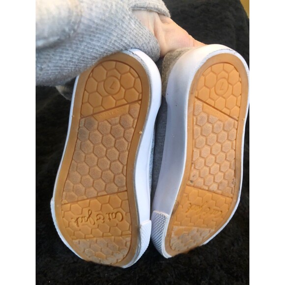 Cat and jack girls size 7 silver heart sneakers shoes - Picture 7 of 7